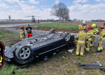Pijany kierowca wjechał pod pociąg pod Wrocławiem