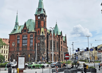 Ossolineum przejmie bibliotekę przy Szajnochy