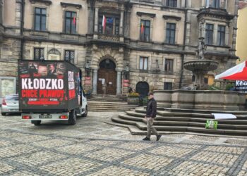 Protest przed kłodzkim ratuszem