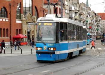 Upał w tramwaju? We Wrocławiu wciąż jeżdżą dziesiątki pojazdów bez klimatyzacji