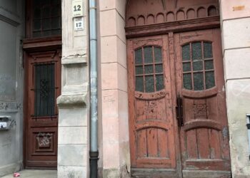 Samotni w wielkich mieszkaniach, rodziny na listach oczekujących. Wrocław podnosi czynsze za duże lokale komunalne