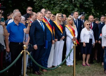 Radny PiS krytykuje organizację obchodów rocznicy Rzezi Wołyńskiej. „Nie przystoi organizować uroczystości między budkami z jedzeniem”