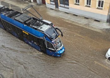 Kolejne ulewy sparaliżowały Wrocław. Zalane ulice, utrudnienia i pytania o skuteczność miejskiej infrastruktury