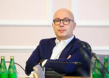 Kontrowersje wokół habilitacji wiceministra Roberta Kropiwnickiego. Pojawiają się pytania o procedurę i jakość pracy