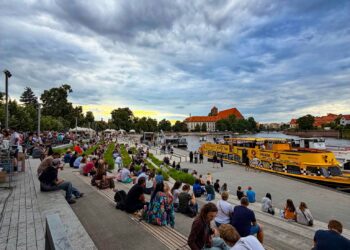 Rocznica Wołynia w cieniu miejskiej zabawy. Uroczystości pamięci i festiwal gastronomiczny tego samego dnia