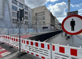 Paraliż na Kazimierza Wielkiego. Deweloper zamknął jedną z głównych ulic Wrocławia