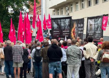 Pikieta przed szpitalem na Brochowie. Protest przeciw planowanemu zatrudnieniu Gizeli Jagielskiej
