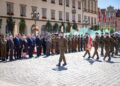 Święto Wojska Polskiego we Wrocławiu. Defilada, salwa honorowa i wojskowy sprzęt na Rynku