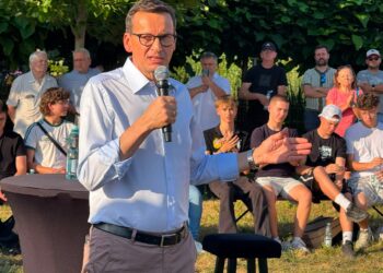 Morawiecki wszedł na politycznie trudny teren. Na Jagodnie pytali go o związki partnerskie, Polski Ład i Mentzena