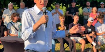 Morawiecki wszedł na politycznie trudny teren. Na Jagodnie pytali go o związki partnerskie, Polski Ład i Mentzena