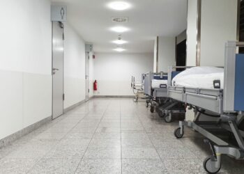Dolnośląskie szpitale toną w stratach. Ponad 218 mln zł pod kreską, NFZ zalega z setkami milionów