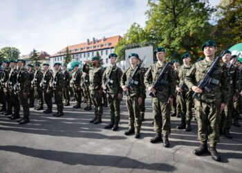 405 nowych żołnierzy złożyło przysięgę we Wrocławiu. Wśród nich 35 kobiet