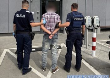 Agresywny 42-latek zaatakował ratowników w centrum Wrocławia. Ukrainiec ma zostać deportowany