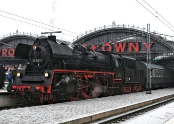Parowóz z Berlina wjedzie do Wrocławia. Święto kolei czy kolejny krok w „germanizacji” pamięci o mieście?