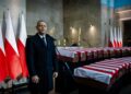 „Nie możemy zapomnieć”. 49 bohaterów pochowano z honorami we Wrocławiu. Prezydent Nawrocki oddał im hołd