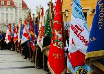 „Kolejarzy nie udało się rzucić na kolana”. Wrocław oddał hołd bohaterom protestu głodowego z 1980 roku