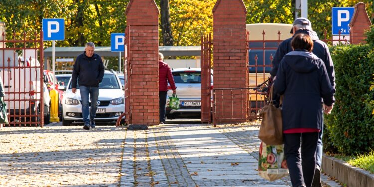 Wszystkich Świętych we Wrocławiu. Zakaz wjazdu na cmentarze już od 24 października